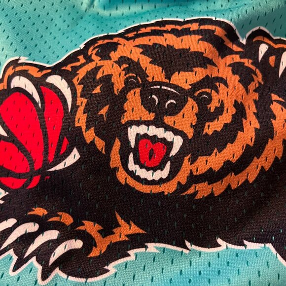 Mitchell & Ness Vancouver Grizzlies 1996/97 Road Swingman Shorts NWT Small - Picture 5 of 5